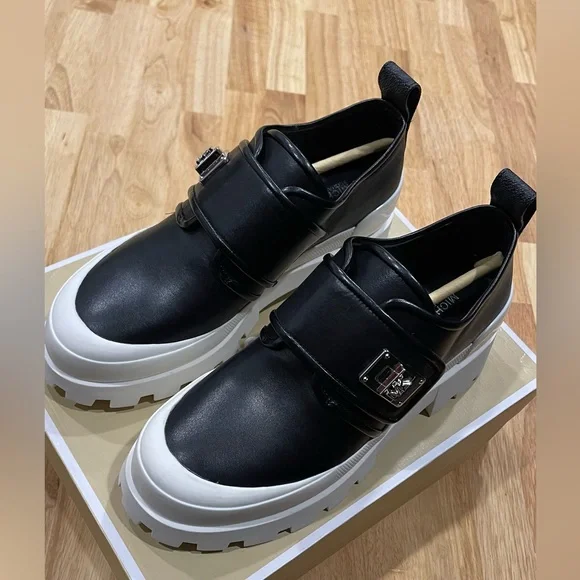 Michael Kors - Padma Leather Loafer - Size 7.5 - Picture 2 of 9